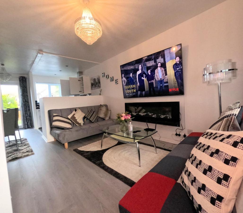 Milton Keynes Luxury Short Stay House With Wifi And Free Parking Wolverton  Luaran gambar
