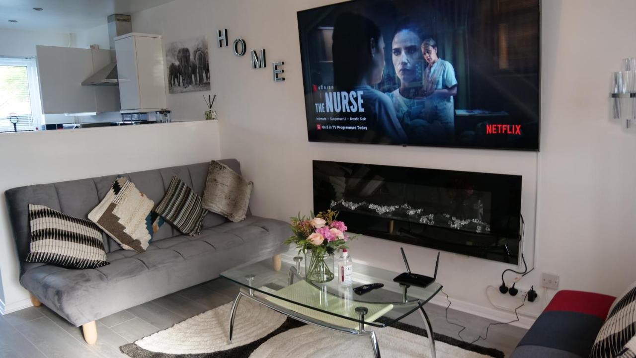 Milton Keynes Luxury Short Stay House With Wifi And Free Parking Wolverton  Luaran gambar