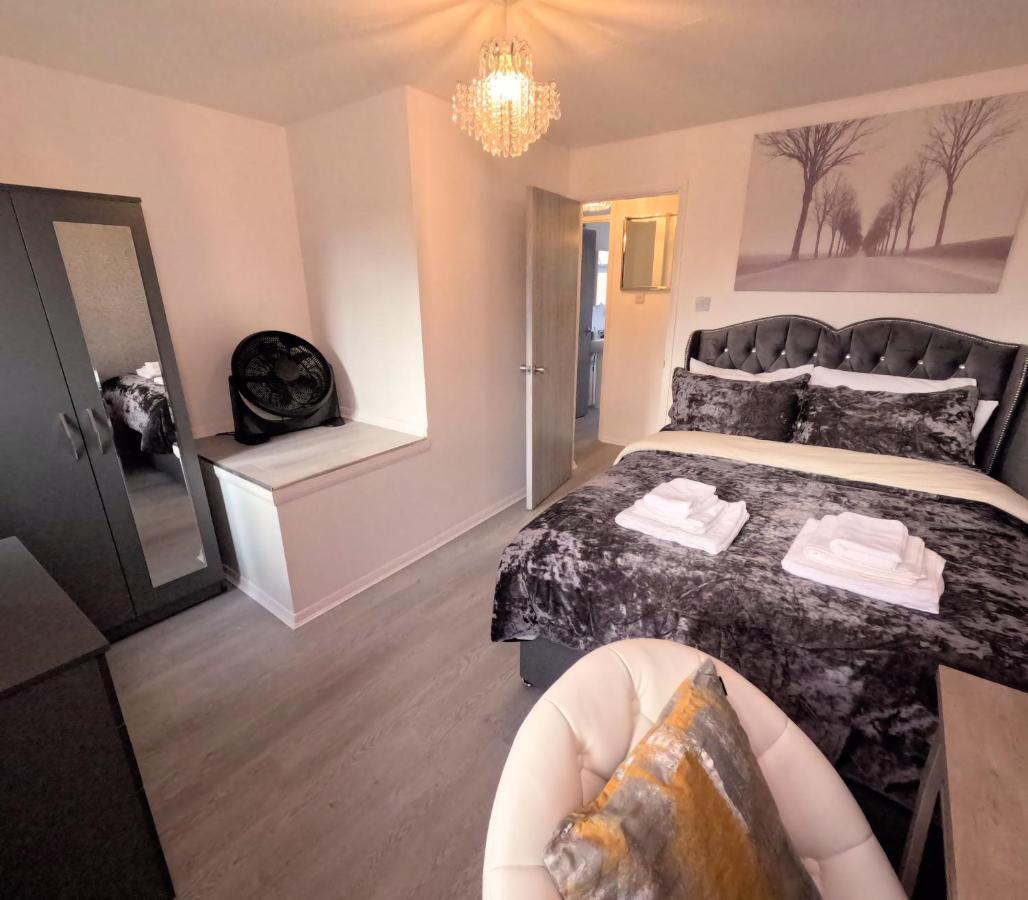 Milton Keynes Luxury Short Stay House With Wifi And Free Parking Wolverton  Luaran gambar
