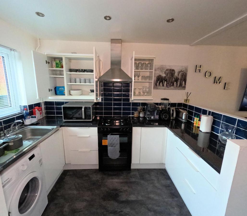 Milton Keynes Luxury Short Stay House With Wifi And Free Parking Wolverton  Luaran gambar