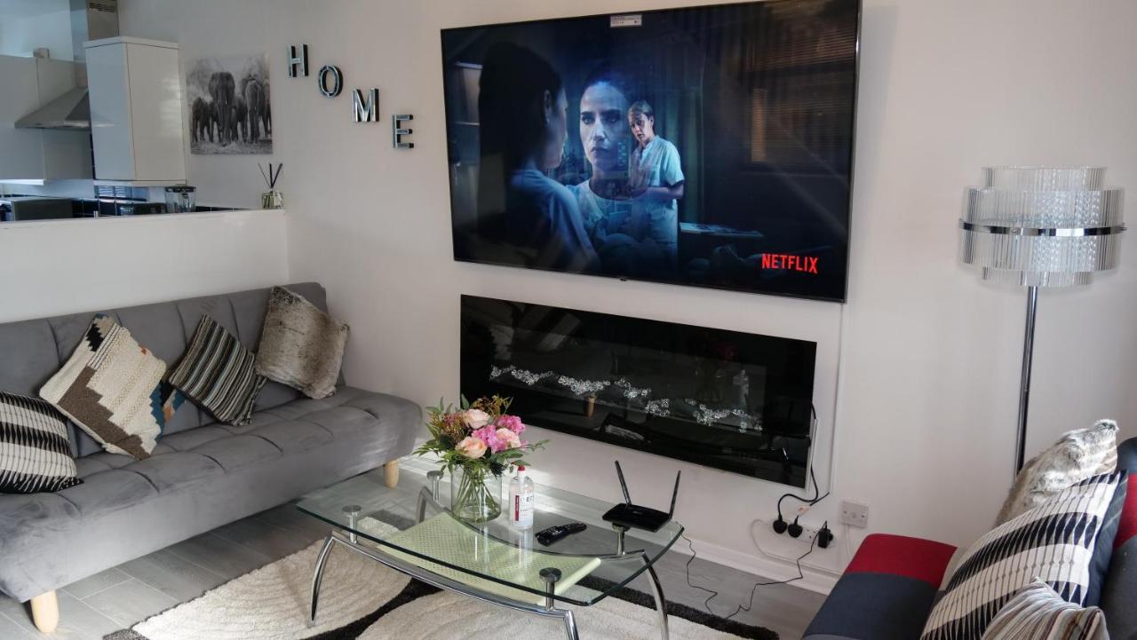 Milton Keynes Luxury Short Stay House With Wifi And Free Parking Wolverton  Luaran gambar
